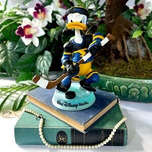 Walt Disney World Bobble Head Donald Duck Hockey Lightning Bolt Jersey Figure